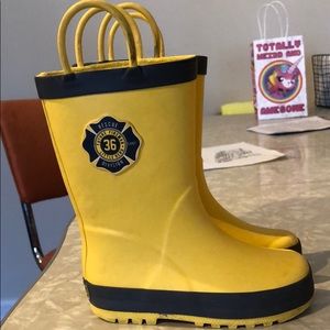 Size 8 Toddler Carters fireman yellow rain boots